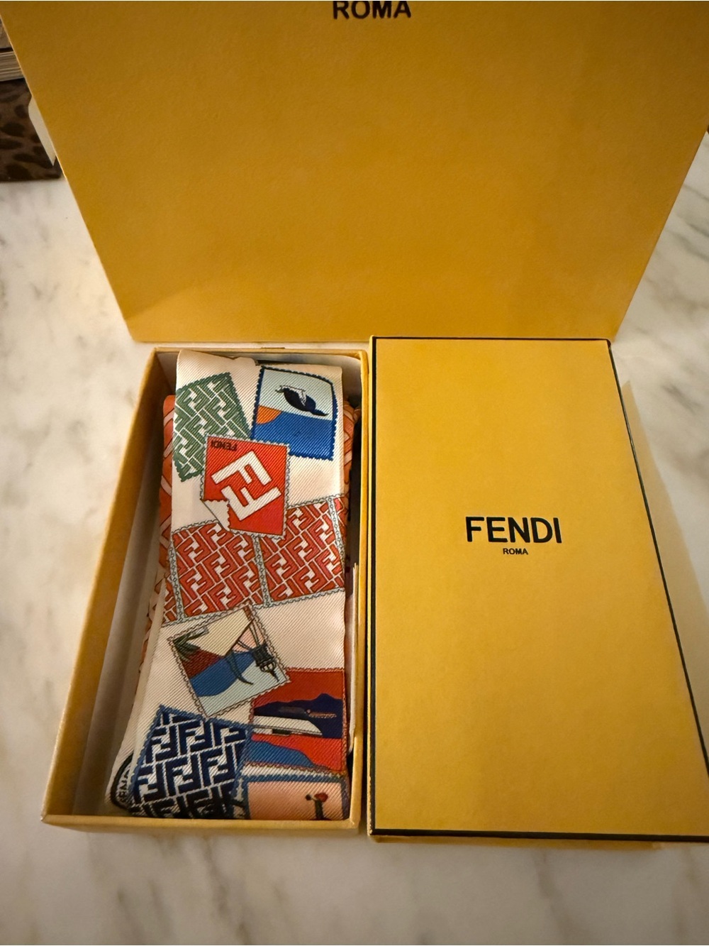Fendi wrappy FF-logo twilly scarf Multicolor Patterned Silk